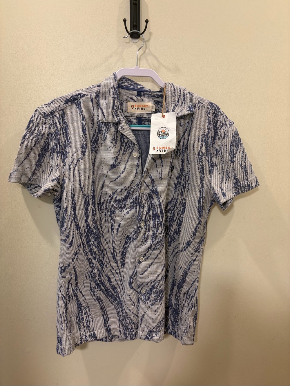 Men's Short-Sleeve Blue Wave-Print Button-Down Shirt
